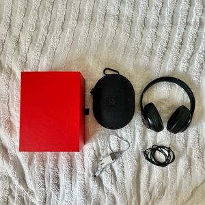 Matte Black Beats Studio3 Wireless Over-Ear Headphones